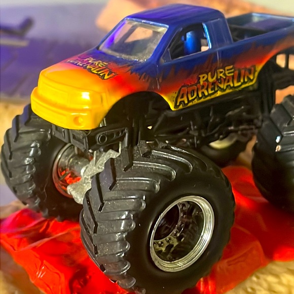 Pure Adrenalin Monster Truck - Picture 2 of 8